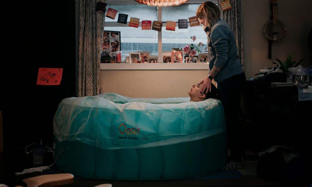 laboring in birth tub at home birth