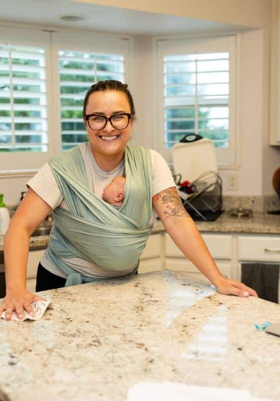 postpartum doula supporting household tasks